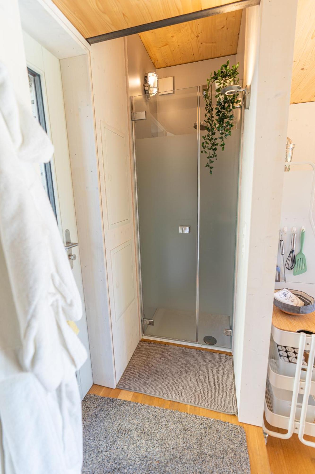 Tiny House Chez Claudine - Relaxen, Workspace, Naehe Thermen, Netflix, Free Parking & Wifi Brugg  Esterno foto