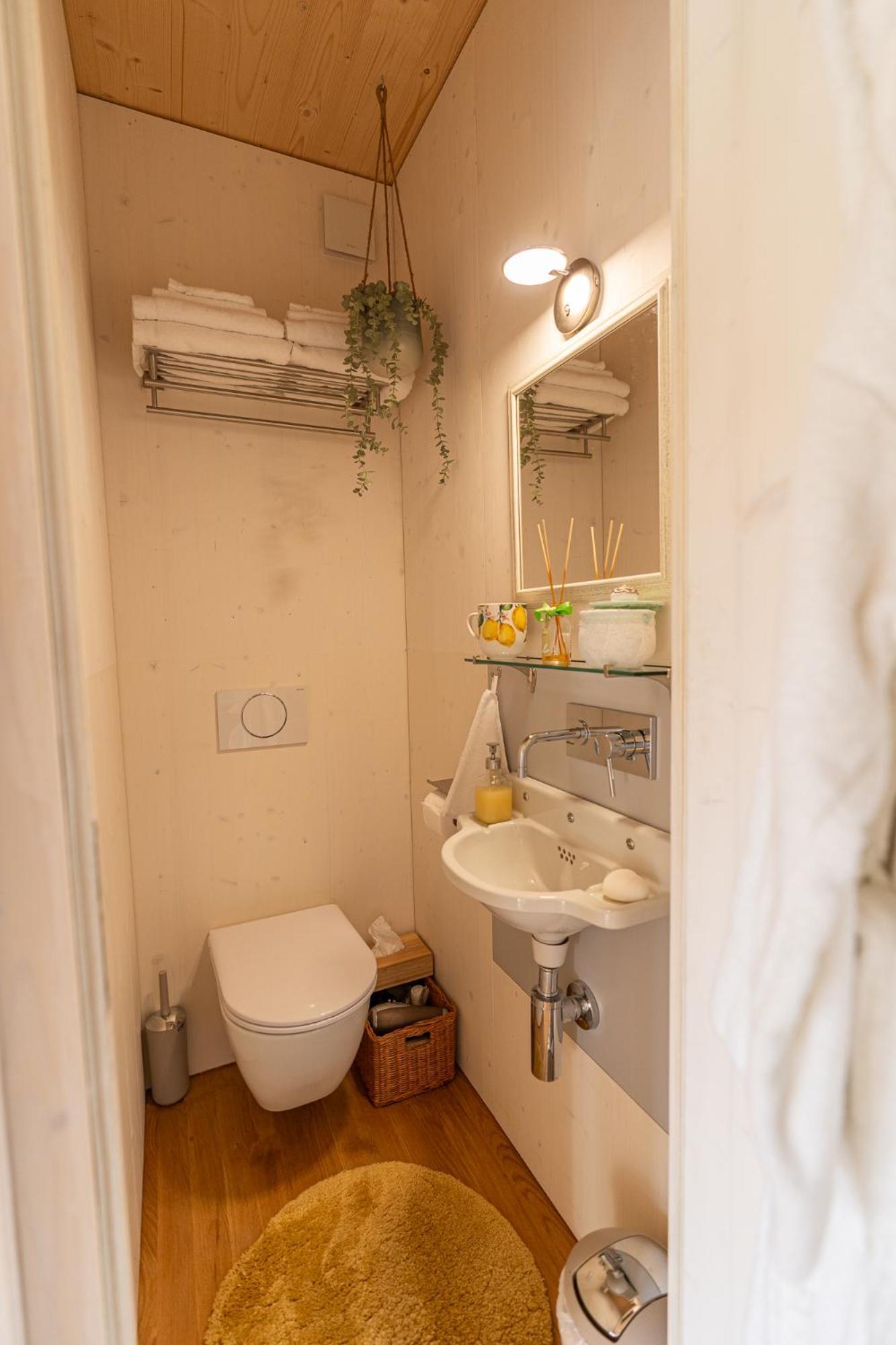 Tiny House Chez Claudine - Relaxen, Workspace, Naehe Thermen, Netflix, Free Parking & Wifi Brugg  Esterno foto